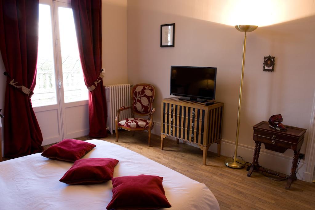 Le Manoir De Crisolles Acomodação com café da manhã Quarto foto