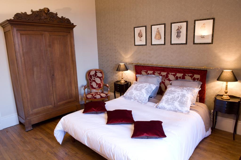 Le Manoir De Crisolles Acomodação com café da manhã Quarto foto